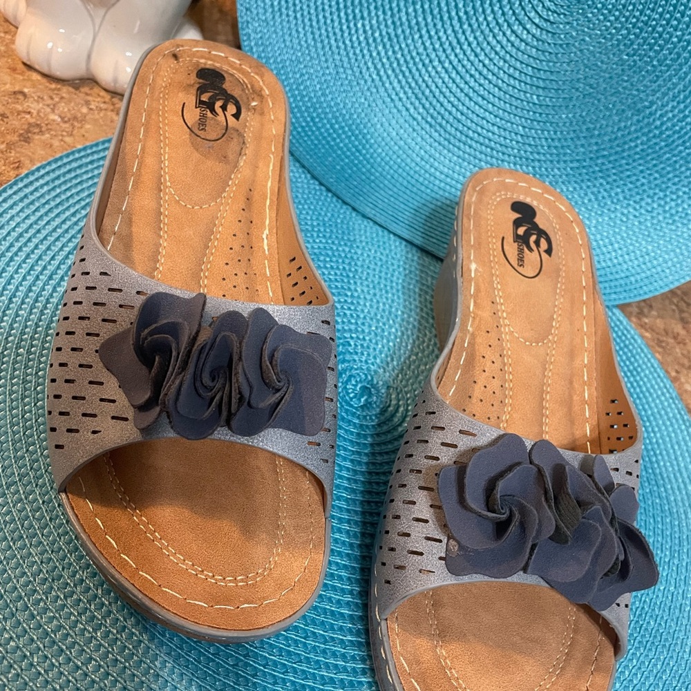 Gc Shoes Women's Sydney Rosette Slide Wedge Sandals